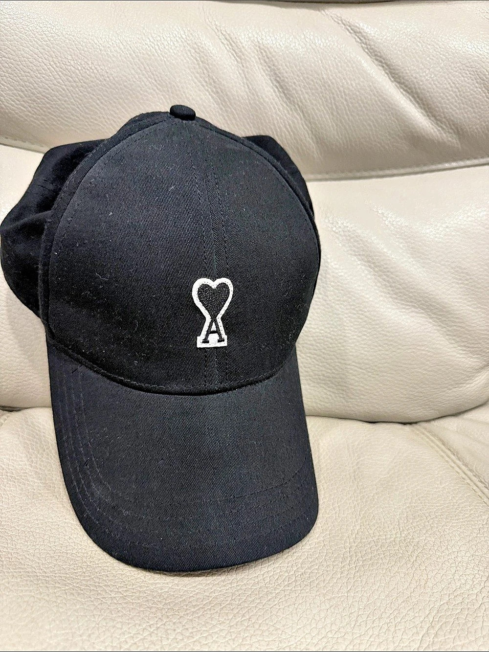 ami de Coeur Black Baseball Cap